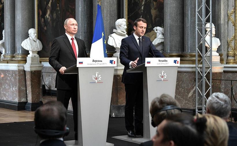 Convorbiri Putin-Macron în reședința imperială de la Sankt Petersburg