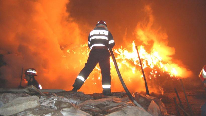Două persoane, spitalizate în urma unui incendiu izbucnit la Borşa 