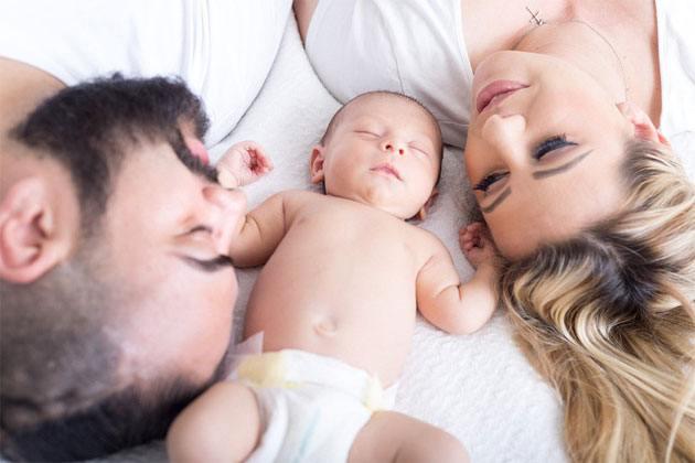 Sfaturi pentru parinti: 5 obiecte NECESARE pentru bebelus in primul an de viata