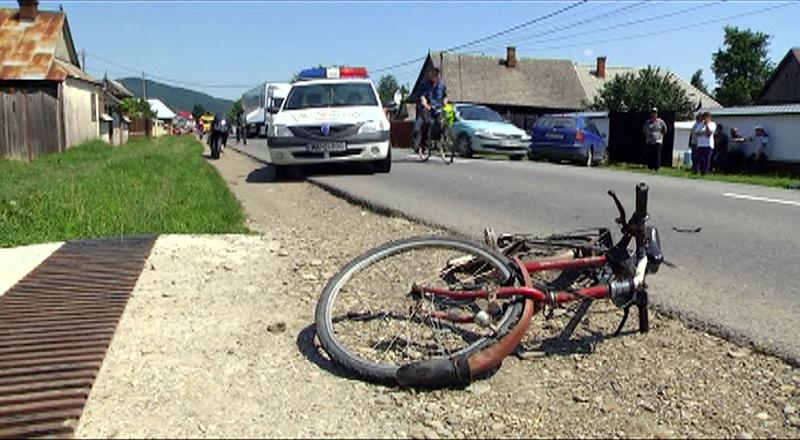 Caz şocant la Hunedoara! Un biciclist a murit după ce s-a lovit de un copac