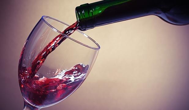 Specialiştii spun că demenţa poate fi provocată şi de consumul de alcool