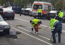 Un poliţist a accidentat mortal o femeie care a traversat strada prin loc nepermis
