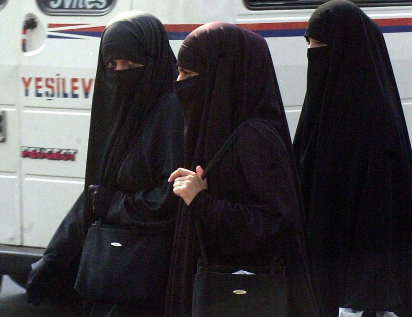 Danemarca a interzis vălul islamic integral