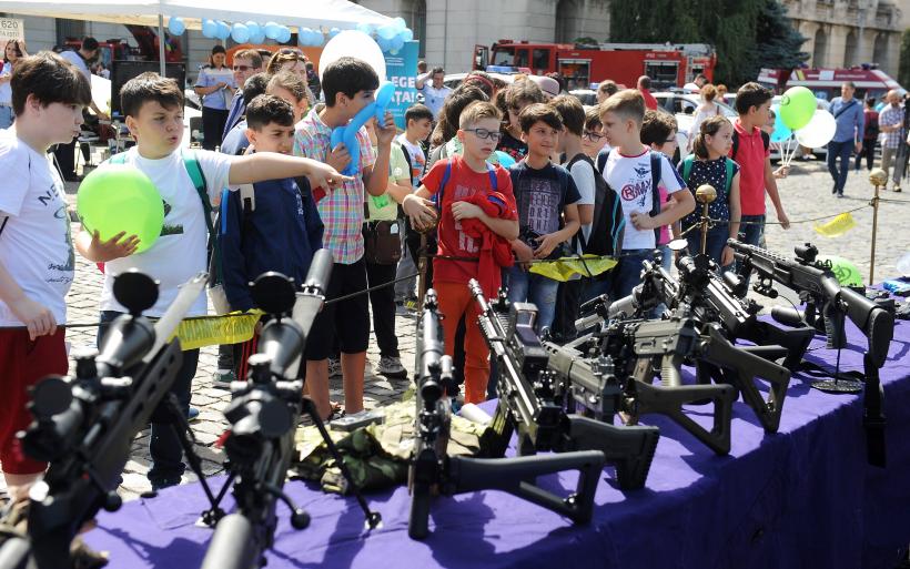 GALERIE FOTO - 3.000 de copii au fost la Ziua Porților Deschise de la Ministerul Afacerilor Interne 18618590