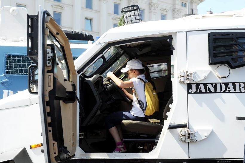 GALERIE FOTO - 3.000 de copii au fost la Ziua Porților Deschise de la Ministerul Afacerilor Interne 18618591