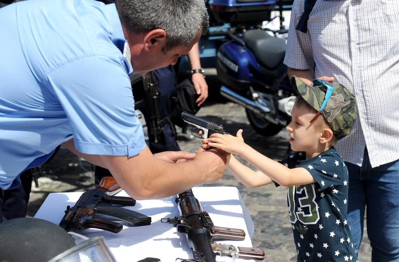 GALERIE FOTO - 3.000 de copii au fost la Ziua Porților Deschise de la Ministerul Afacerilor Interne 18618592