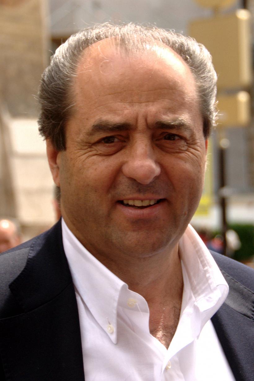 Mâinile murdare din farsa „Mâini curate” 18618468