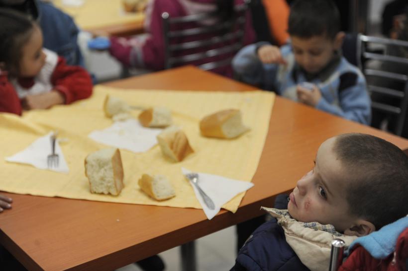 România, ţara UE în care copiii se culcă flămânzi