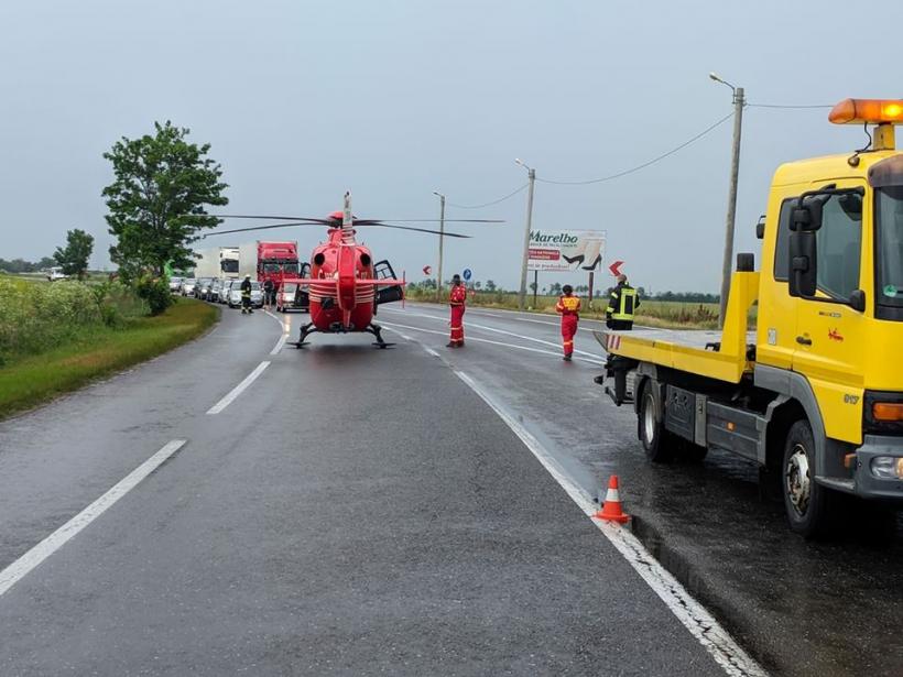 800 litri de miere s-au împrăștit pe DN2A, în urma unui accident rutier