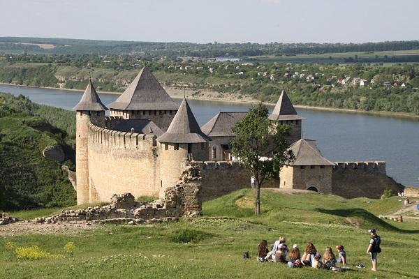 Cetatea Hotinului. Vestigii românești la apa Nistrului. Ce spun ucrainenii despre contribuția românilor? (VIDEO)