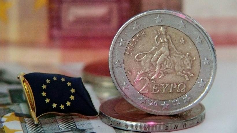 Grecia relaxează controalele asupra mişcărilor de capital şi majorează sumele care pot fi retrase din cont