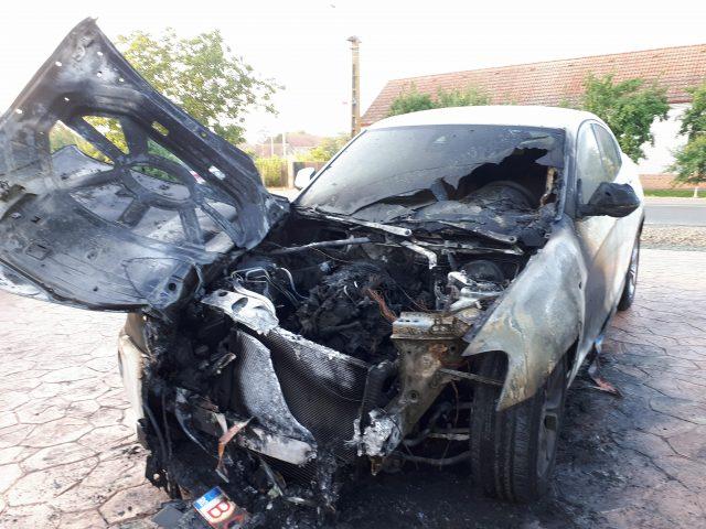 Maşina unui fost consilier din Timiş a fost incendiată azi noapte