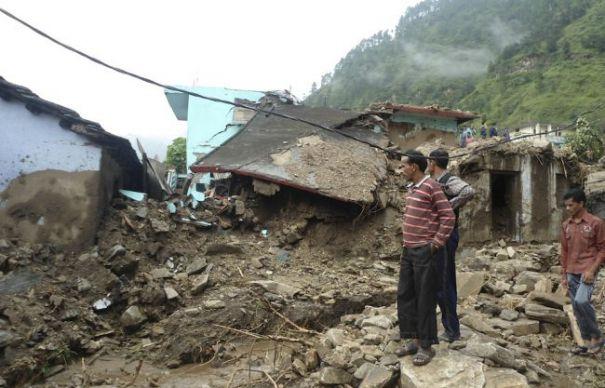 Zece persoane au murit în urma unei alunecări de teren în India