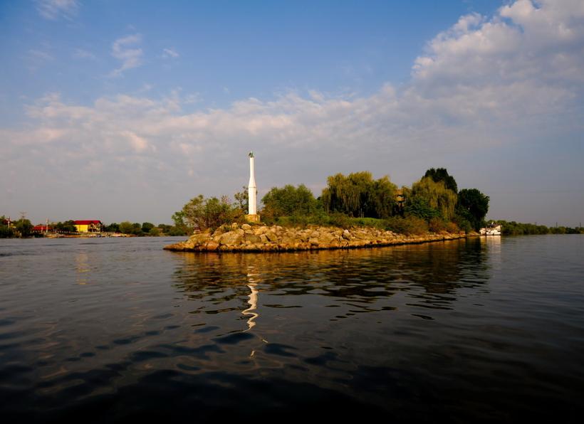 Amatorii de pescuit pot practica sportul favorit în Delta Dunării
