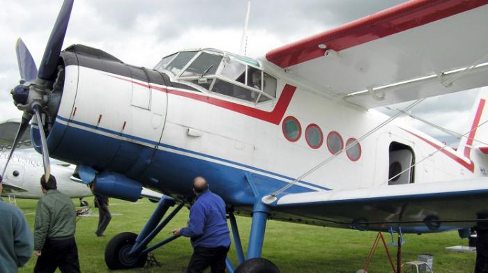Două persoane au fost rănite uşor, în urma aterizării forţate a unui avion utilitar în Galaţi