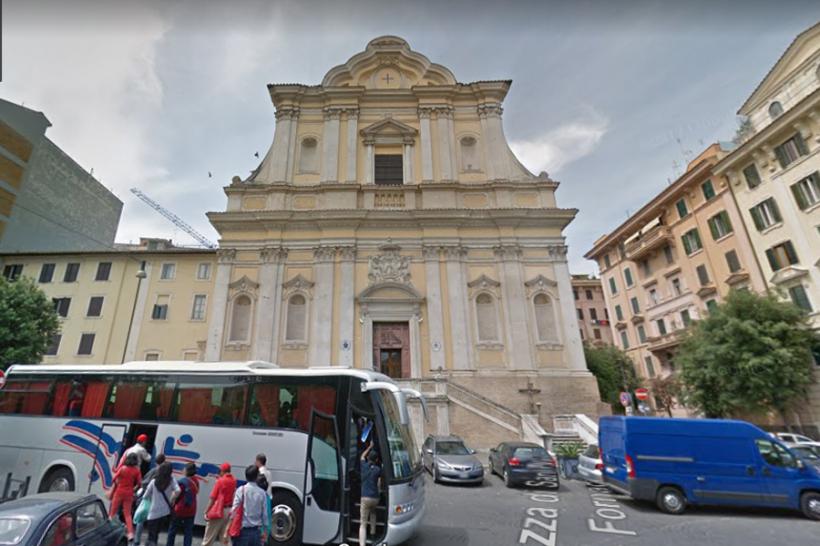 Două sacoșe cu 36.000 de euro au fost descoperiţi în confesionalul unei biserici din Roma