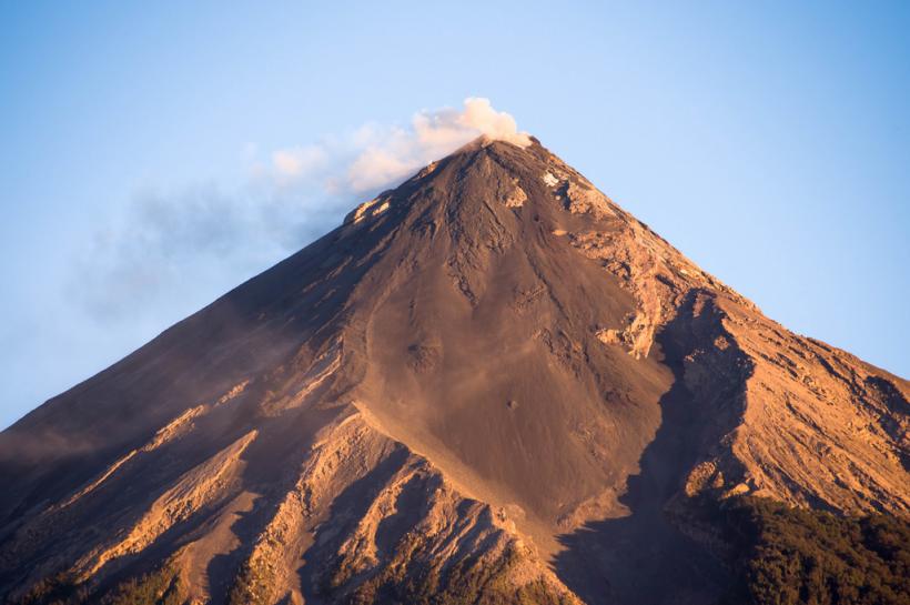 Erupția vulcanului Fuego afectează peste 5.000 de familii cultivatoare din Guatemala