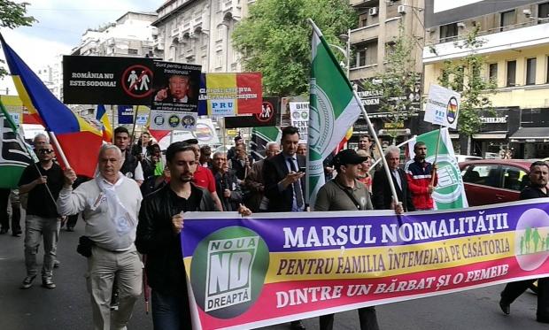 Zeci de persoane la „Marșul Normalității” pentru respectarea familiei tradiționale