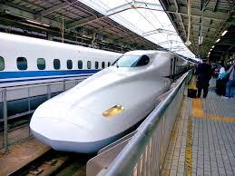 Japonia. Un mort și 2 răniți în urma unui atac cu cuțitul într-un tren de mare viteză
