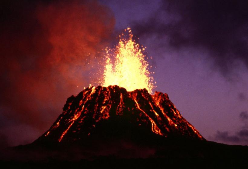 Vulcanul Fuego din Guatemala continuă să erupă!