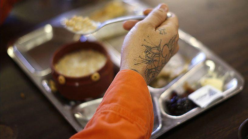 Ministerul Justiţiei propune majorarea valorii normelor de hrană pentru deţinuţi cu aproape 50% 