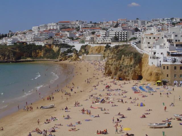 Doi turişti au murit în Portugalia în timp ce încercau să-şi facă un selfie