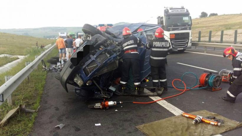 Un mort și 5 răniți într-un accident pe autostrada Sibiu-Deva