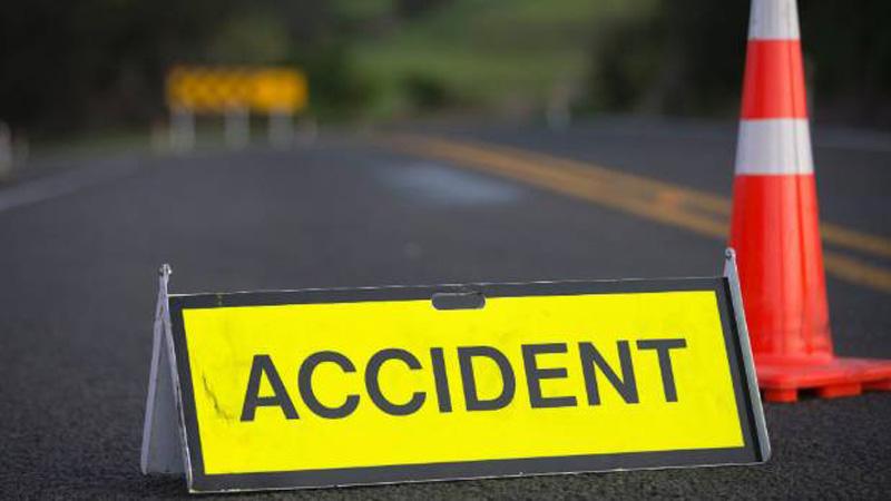 Accident teribil în Dolj! Un autoturism care nu a respectat indicaţiile poliţiştilor a intrat într-un camion dintr-un convoi militar 