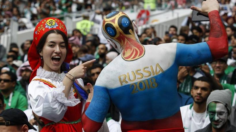 Cupa mondiala 2018: Cum isi distreaza rusii oaspetii din intreaga lume