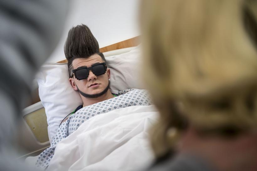 Surpriză de proporții în cel de-al treilea episod al serialului ”Băieți de oraș”: Malone suferă o schimbare de sex, fără voia sa 18620316