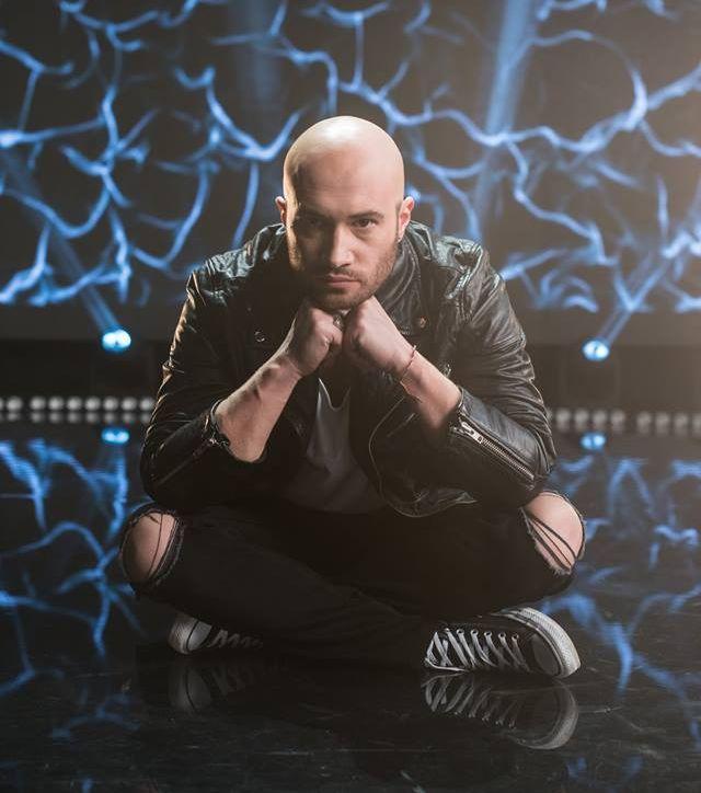 Surpriză de proporții în cel de-al treilea episod al serialului ”Băieți de oraș”: Malone suferă o schimbare de sex, fără voia sa 18620317