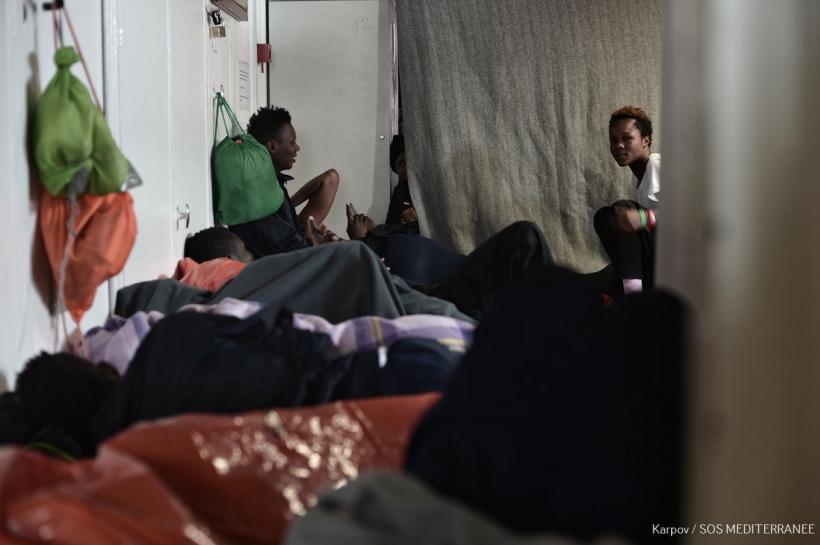 Italia cere Olandei să retragă două nave ale unor ONG-uri care salvează migranţi pe Mediterana