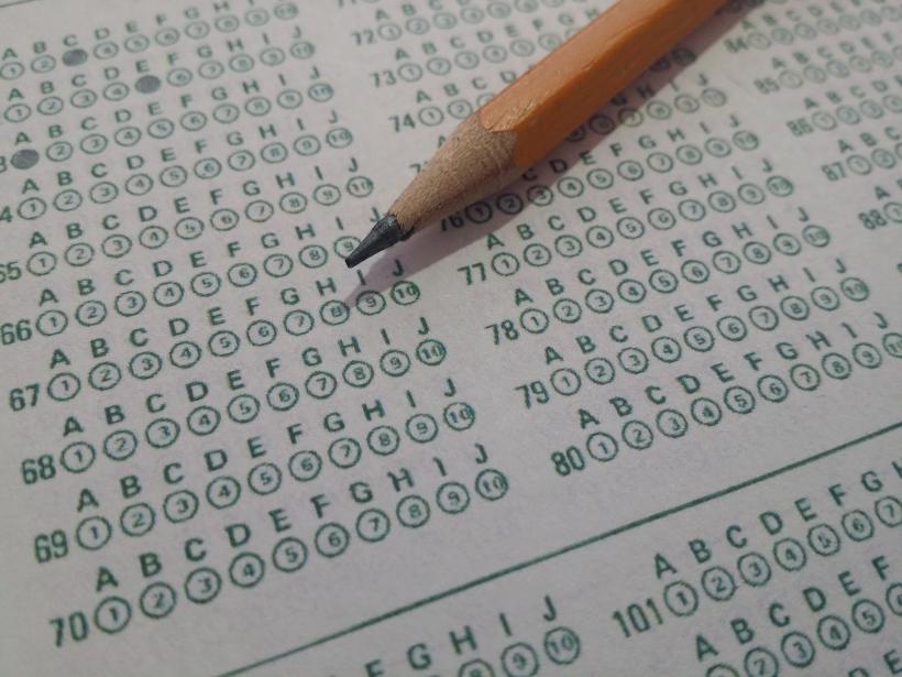 Cum poți trece un examen fără a învăța: 10 trucuri pentru a răspunde corect la teste-grilă