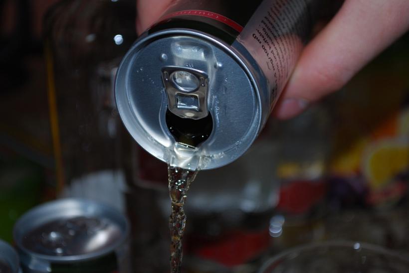 Ministerul Sănătăţii vrea interzicerea comercializării băuturilor energizante persoanelor sub 18 ani