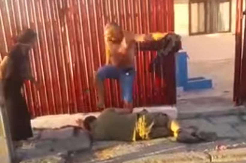 VIDEO - Imagini CRUNTE. Un bărbat este călcat pe cap într-un cartier rău famat din Constanța