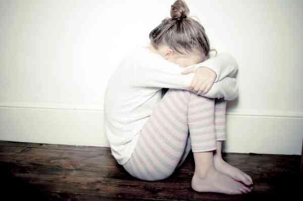 Caz şocant la Cluj! Un adolescent a fost reţinut de poliţişti pentru că ar fi violat o fetiţă în vârstă de trei ani
