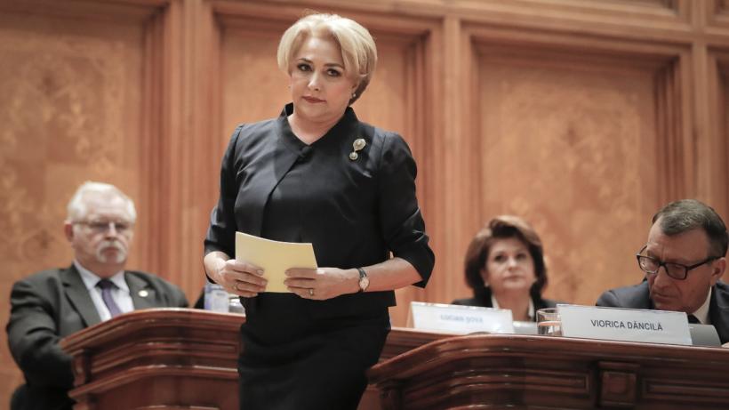 Dăncilă, despre persoanele care au protestat la Parlament în timpul discursului său: Este dreptul lor
