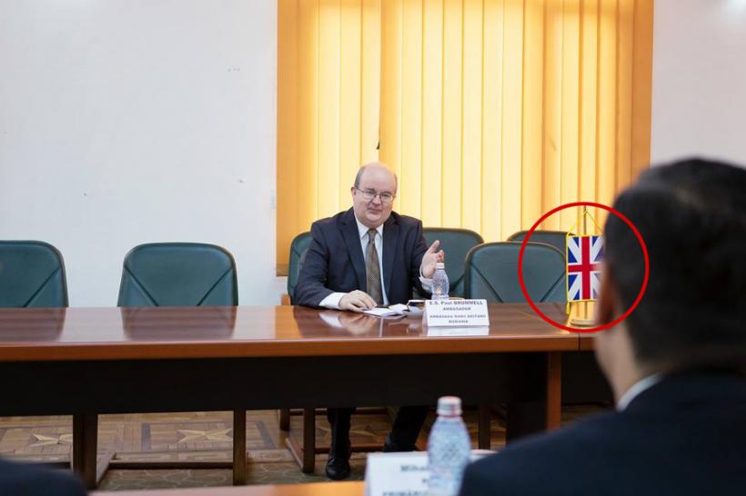 GAFĂ diplomatică. Primăria Iași a folosit la vizita ambasadorului Brummell un steag GREȘIT al Marii Britanii