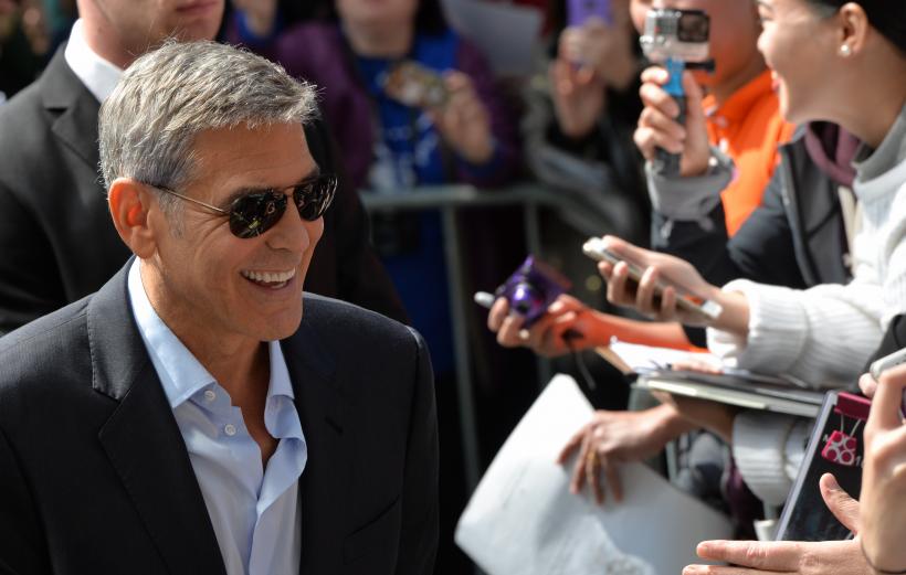 Soţii Clooney au donat 100.000 de dolari pentru copiii separaţi de părinţii imigranţi