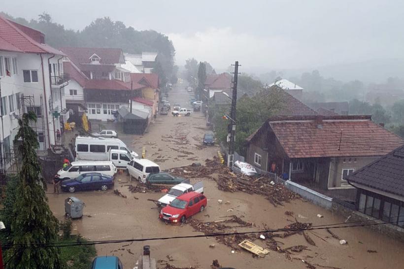 VIDEO - Dezastru după o viitură în comuna Luncavăt