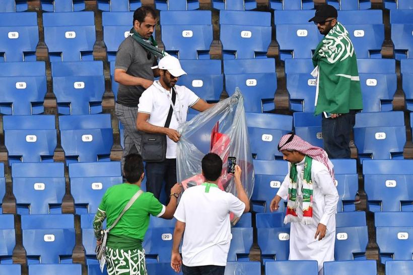 VIDEO - Cupa Mondială 2018. Nouă modă printre suporteri: curățenia pe stadioane după meciuri