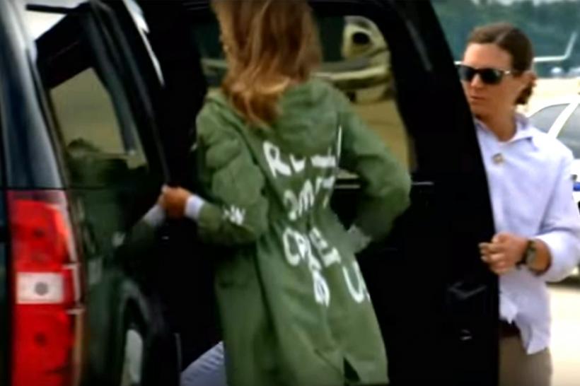 Gafă uriașă a Melaniei Trump. Ce scria pe spatele hainei Primei Doamne