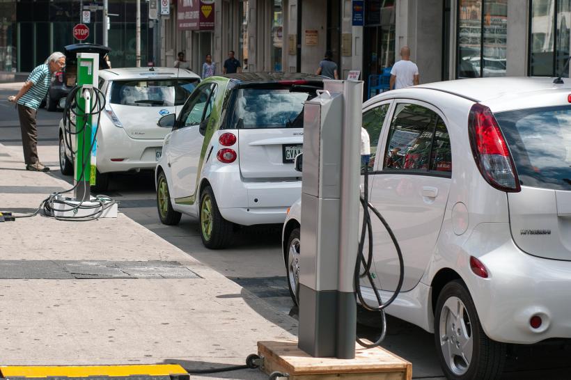 Italia susţine achiziţionarea de maşini electrice