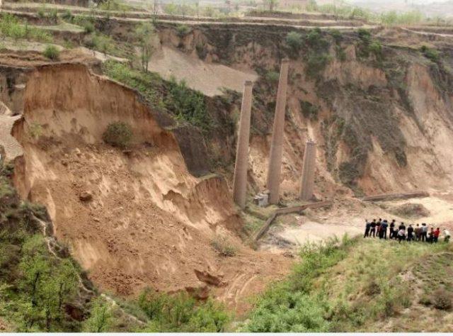 VIDEO - Dezastru în China după o masivă alunecare de teren