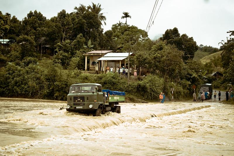 21 de decese provocate de inundaţii şi alunecări de teren în Vietnam
