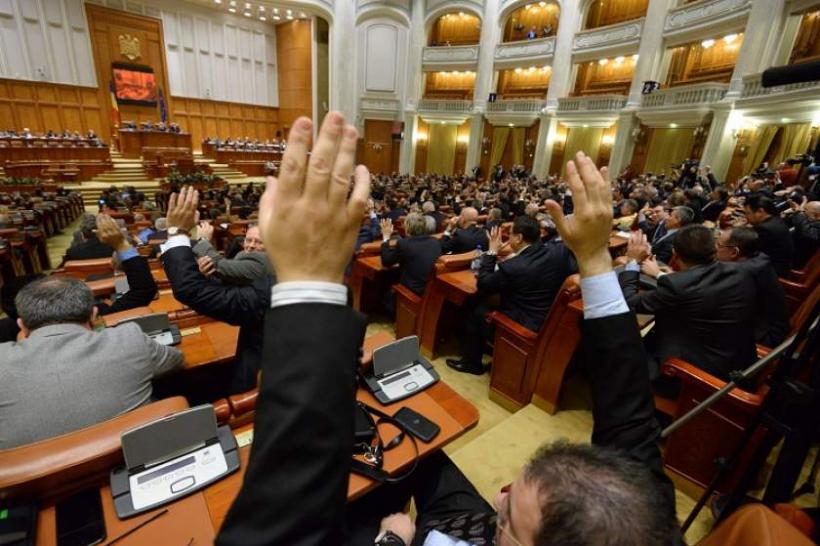 Parlament: Moţiunea de cenzură a fost respinsă