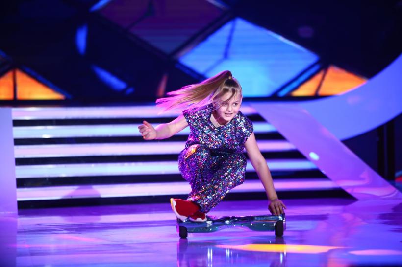 Lidia Buble urcă pentru prima oară pe un hoverboard, la “Next Star”:  “Mi-e foarte frică”