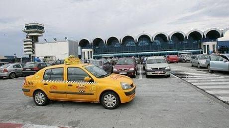 Taximetrişti amendaţi cu peste 17.000 de lei în zona aeroporturilor