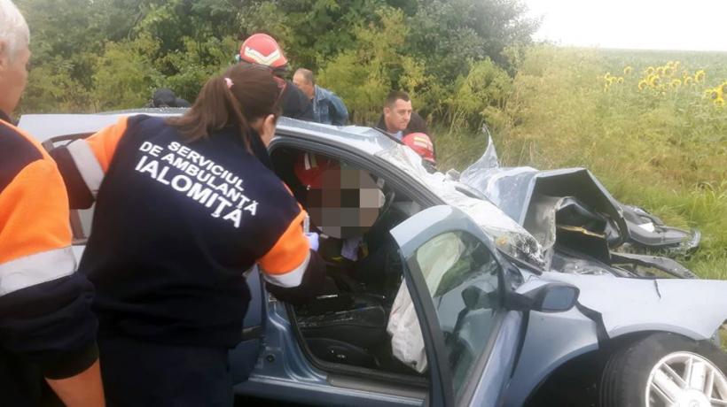 Un mort și un rănit după o coliziune frontală în Ialomița pe DN2