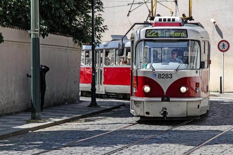 23 de răniți în coliziunea a două tramvaie în centrul orașului Praga